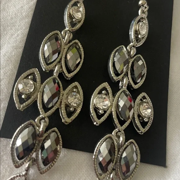 Elegant Silver Dangle Earrings - Picture 2 of 3